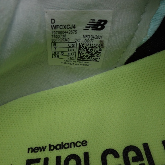 NEW Size 9 WIDE D Women's New Balance FuelCell Rebel v4 Running Shoes WFCXCJ4 - Picture 2 of 9